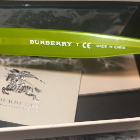 Burberry green 56 17 140 sunglasses new with tags box case - Picture 7 of 7